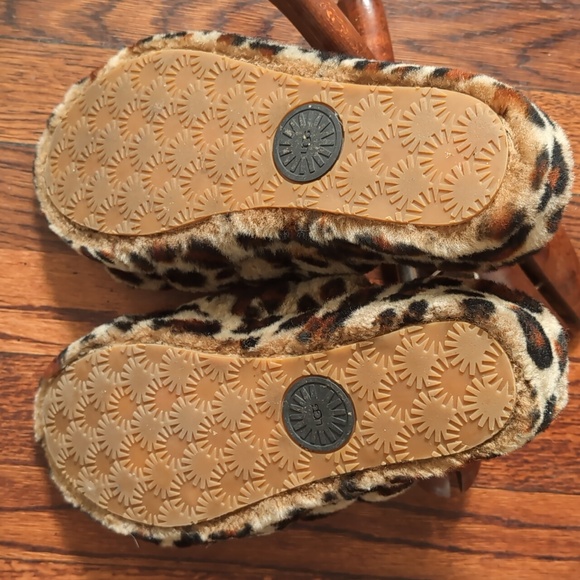 UGG Leopard Print Platform Slippers - Picture 4 of 5